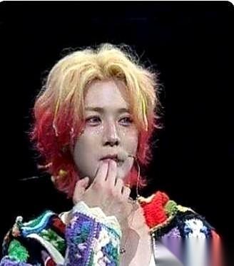 关晓彤和鹿晗这对儿谈了这么些年，很多人盯着那10个亿的违约金不放，总觉得那是两人