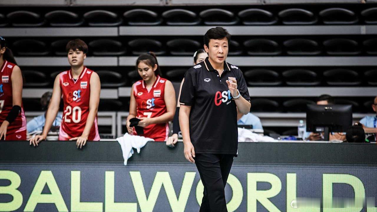 🌟2025年U19女排世锦赛上，有5位女性主教练：🇹🇭泰国队:冯坤（