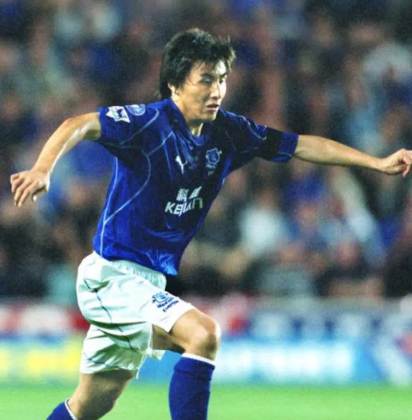 前国脚李玮锋表示，现在的国内球员想去英超踢球，基本不可能。一个最大的问题就是劳工