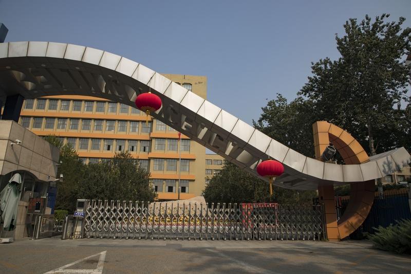 书生说戏里提到董明珠称北大硕士开米粉店是浪费资源，我实在难以认同这一观点。毕竟，