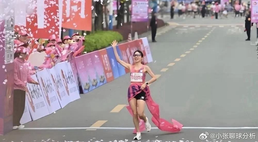 张水华辞职后彻底爆发！50天连签4个代言+注册公司商业价值飙升北京时间4月1日