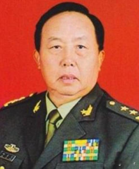 何其宗，自卫反击战英雄，1990年荣升中将，却在56岁时突然退役，定居四川营山。