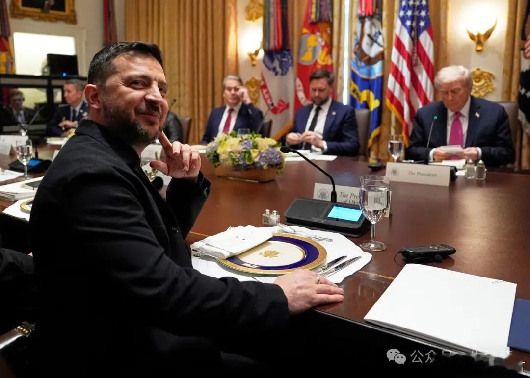 可怜的泽连斯基，又被特朗普戏弄了可怜的泽连斯基，感觉又被特朗普戏弄了。千里迢迢去