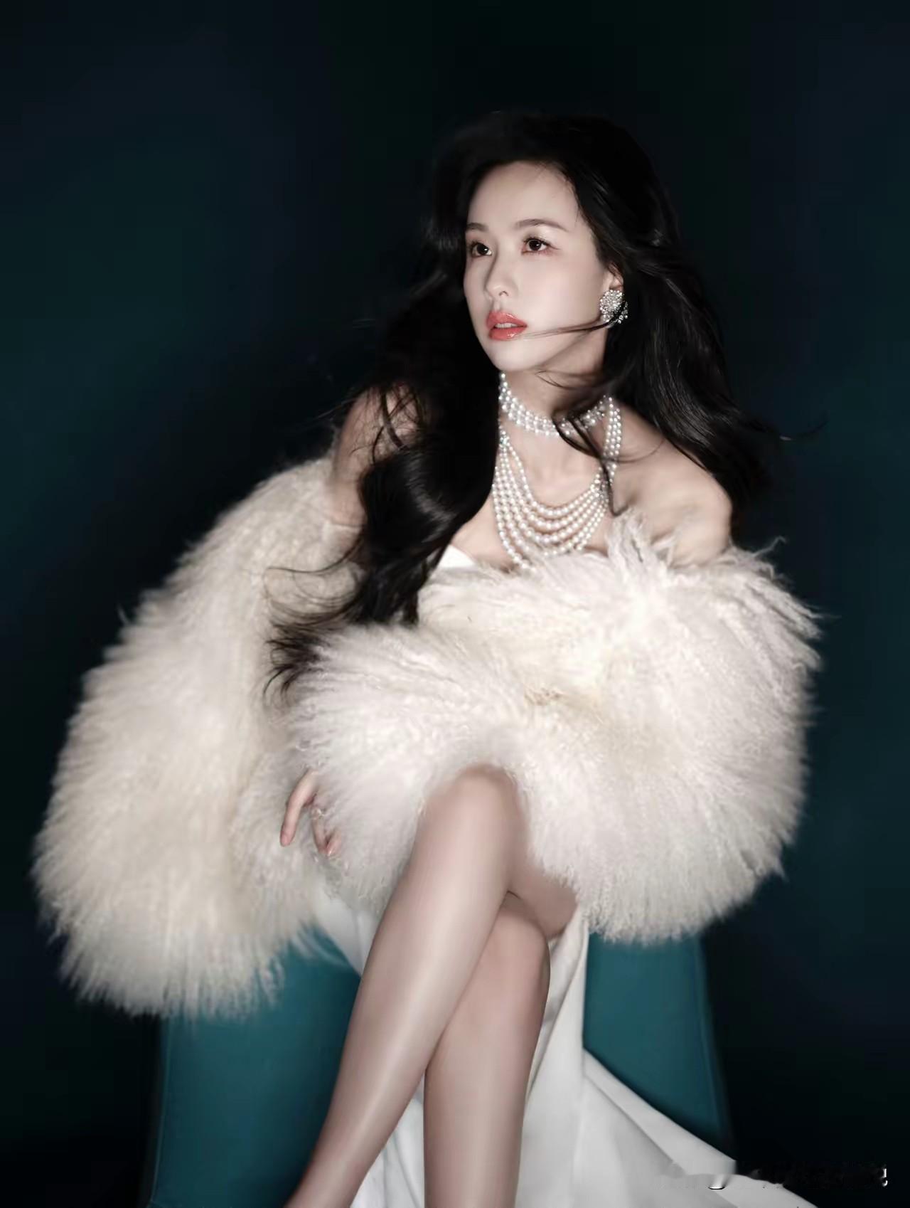 陈都灵的美，无关风格，单论颜值便已是无可挑剔的水准。