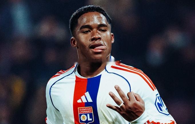 里昂技术总监马蒂厄·路易·让做客RMC体育节目时，披露了恩德里克在冬窗加盟里昂的