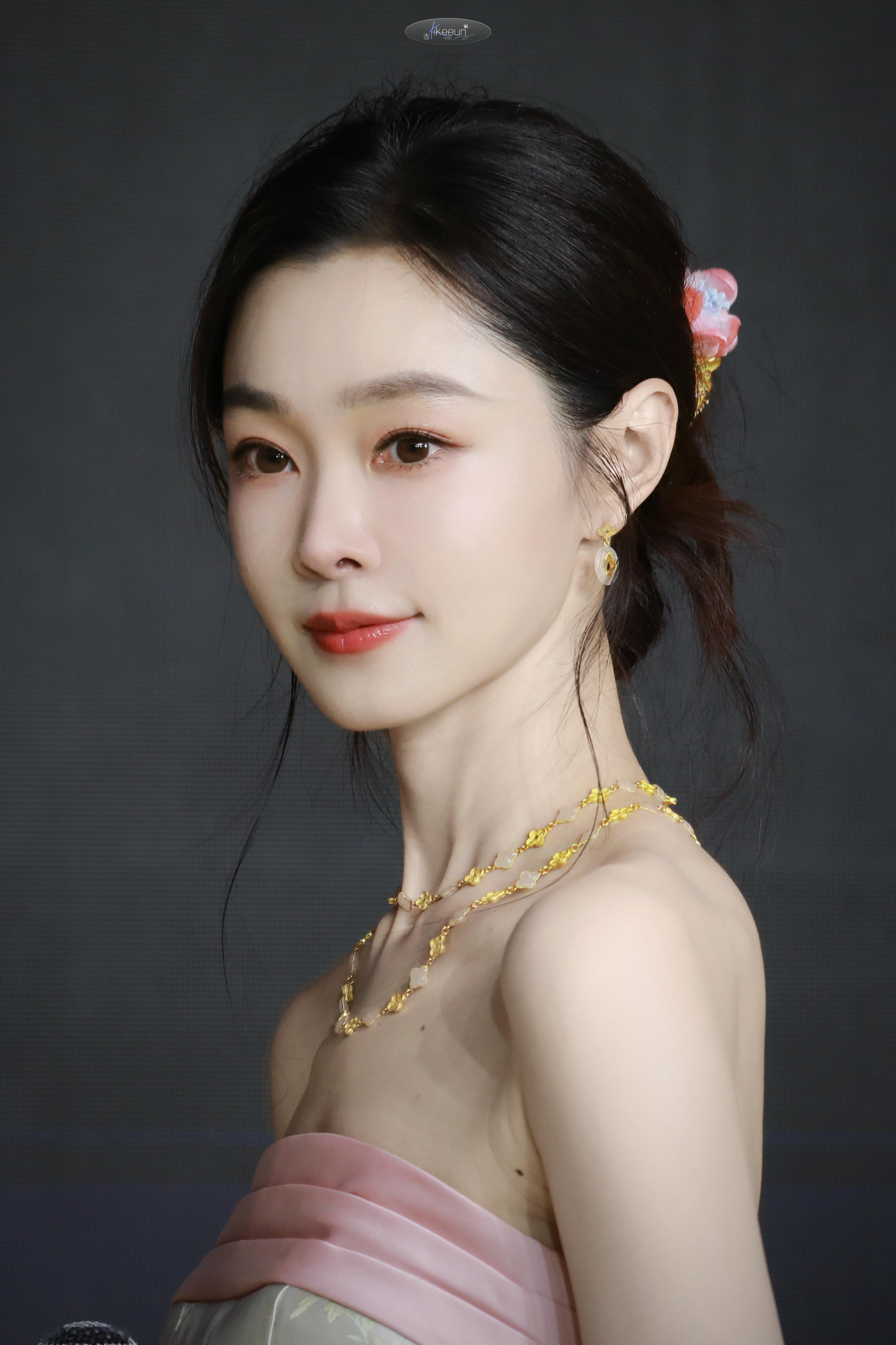 宋轶回应整容宋轶不可能整容的，时间不允许一周之前的活动还是这样呢​​