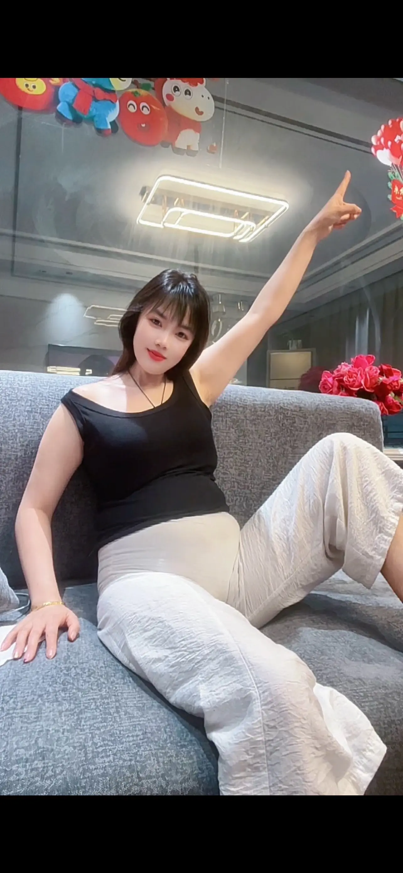 老阿姨的年纪，小姐姐的心态，生活很苦但我很甜，尽情的装扮，尽情的可爱...