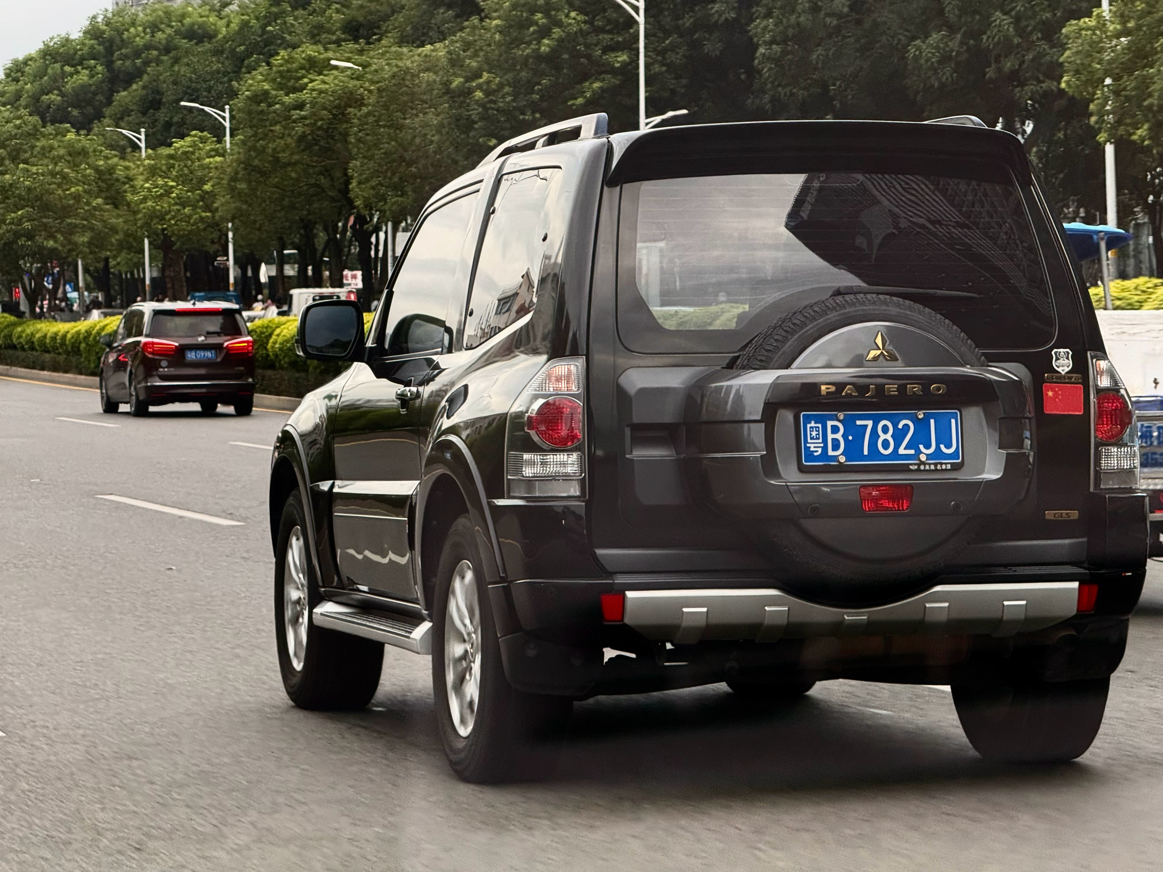 哎妈呀两门的硬派越野车我是真的好爱[爱心]造型太太太可爱了！不管是两门的“山猫”