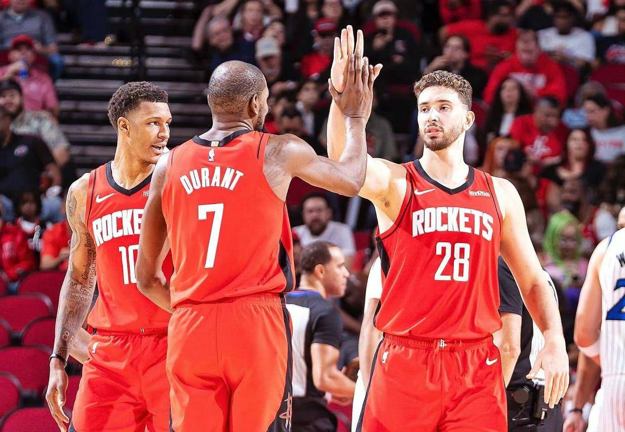 火箭队在今天以20分分差输给了西部倒数第三的快船队！赛后记者麦克马洪报道了球队