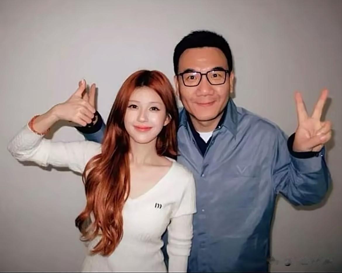 12月25日，赵露思现任经纪人李炜，50岁的年纪熬夜到凌晨3点发煽情长文，为赵露