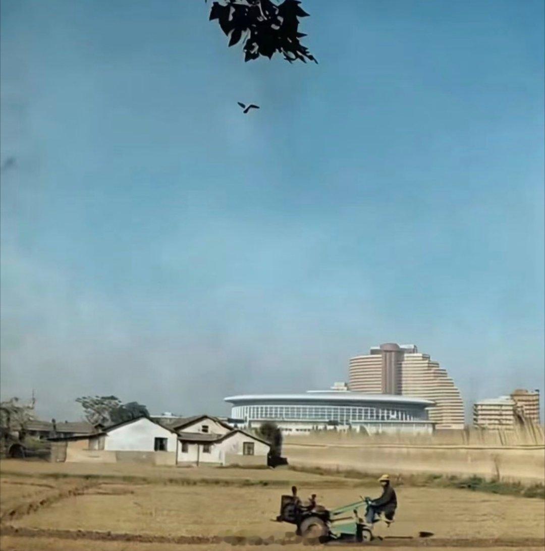 上世纪80年代的上海徐家汇这张徐家汇照片估计拍摄于1986年或1987年。那时徐