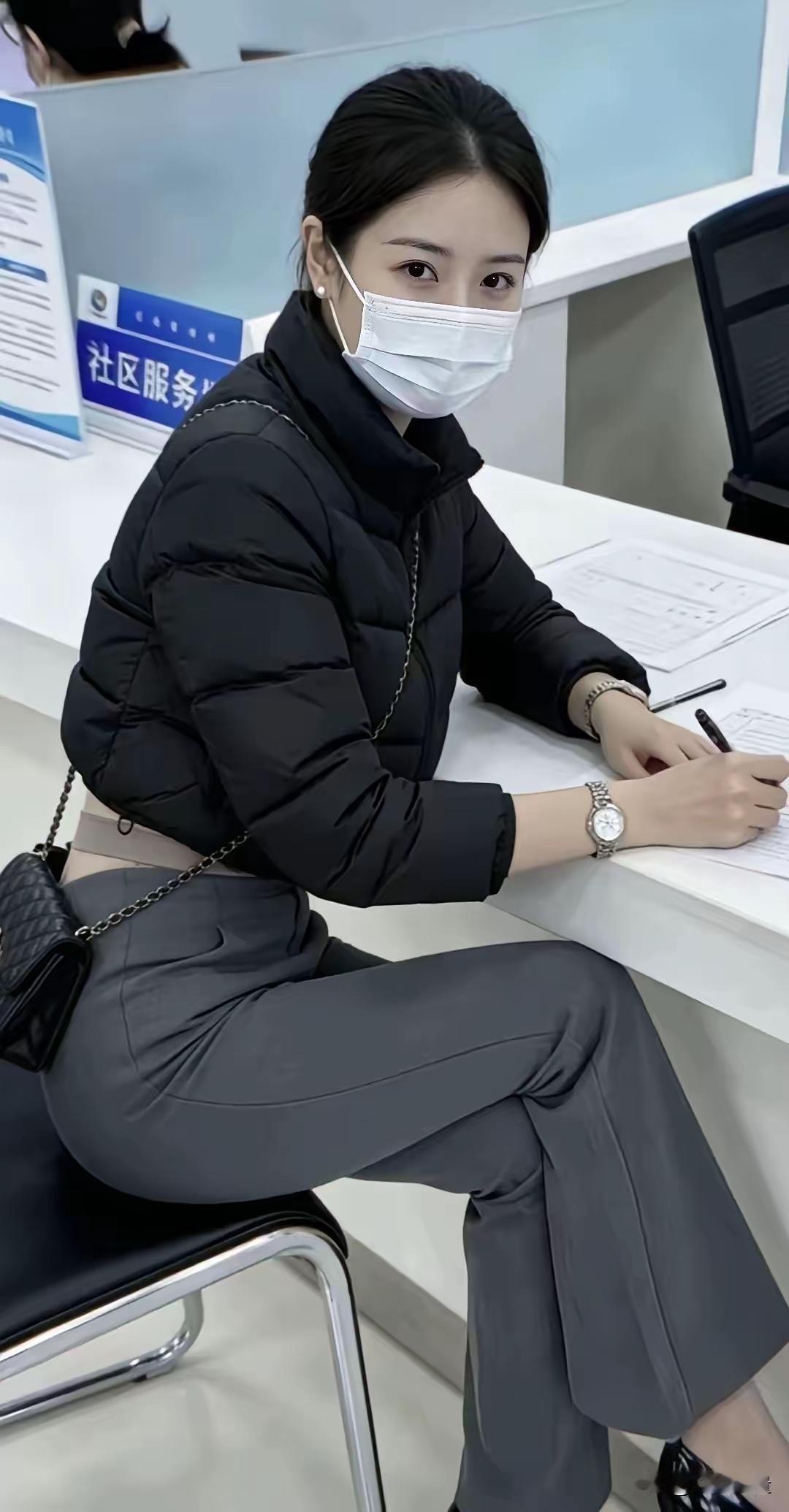 猜猜美女做什么工作？