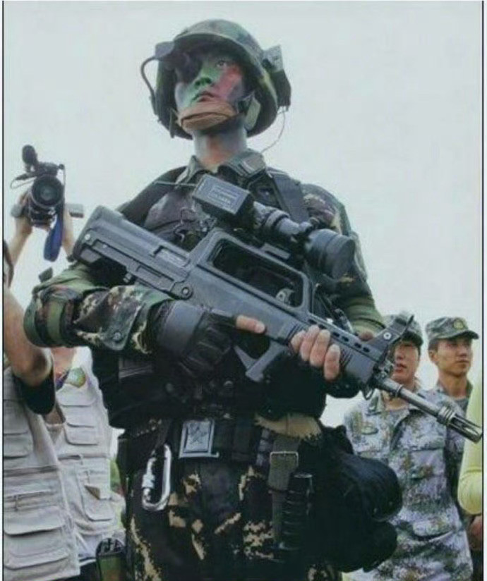 每天请给中国军人一个赞，致敬。