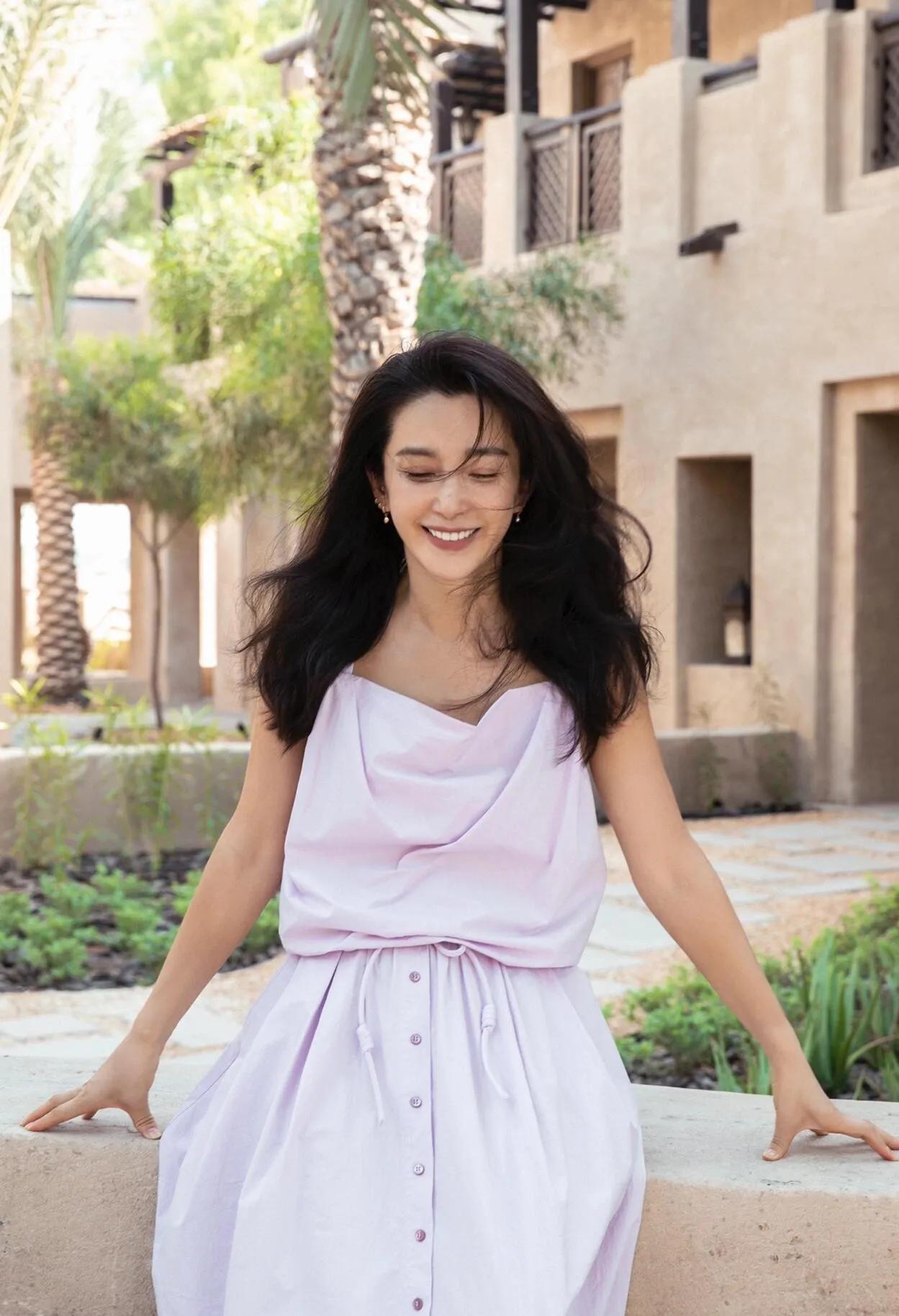 李冰冰这组造型真的绝了，温柔又时髦，中年穿搭模板有了！李冰冰香芋紫温柔