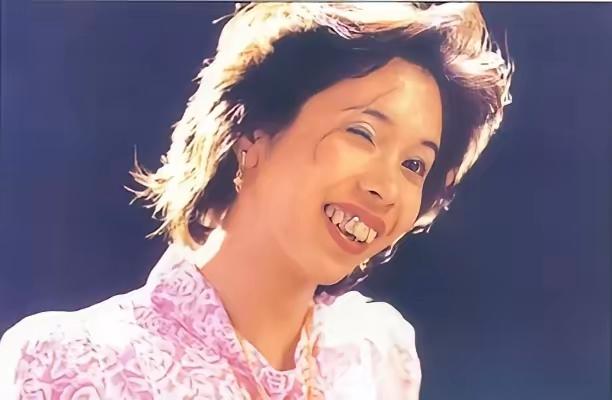 1996年，周星驰找莫文蔚出演《食神》里的“火鸡”，可是弄好造型后，莫文蔚却惊跳