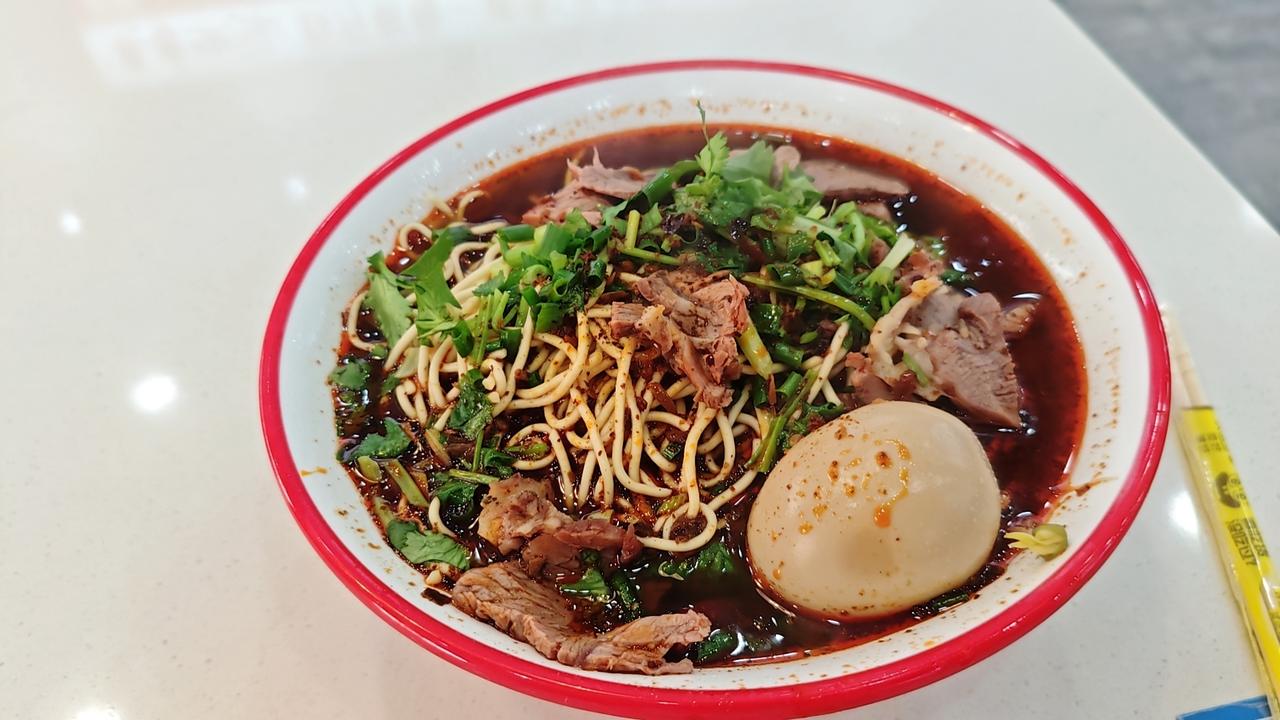 完美退休的十个标准：第一：没有债务第二：有退休金和医保第三：有自己的