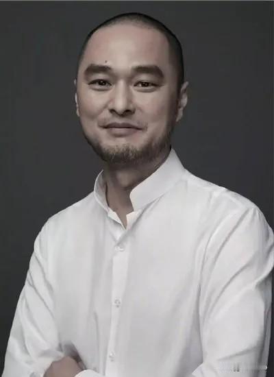 “身家上亿”的北京协和医学博士冯唐，再次抛出惊人“言论”，他说：“没事不要和任何