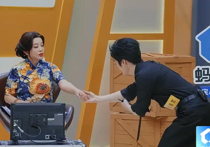 刘海宽想借刘晓庆走红的野心都摆到明面上了吧？在《无限超越班》中说梦想是想让刘晓庆