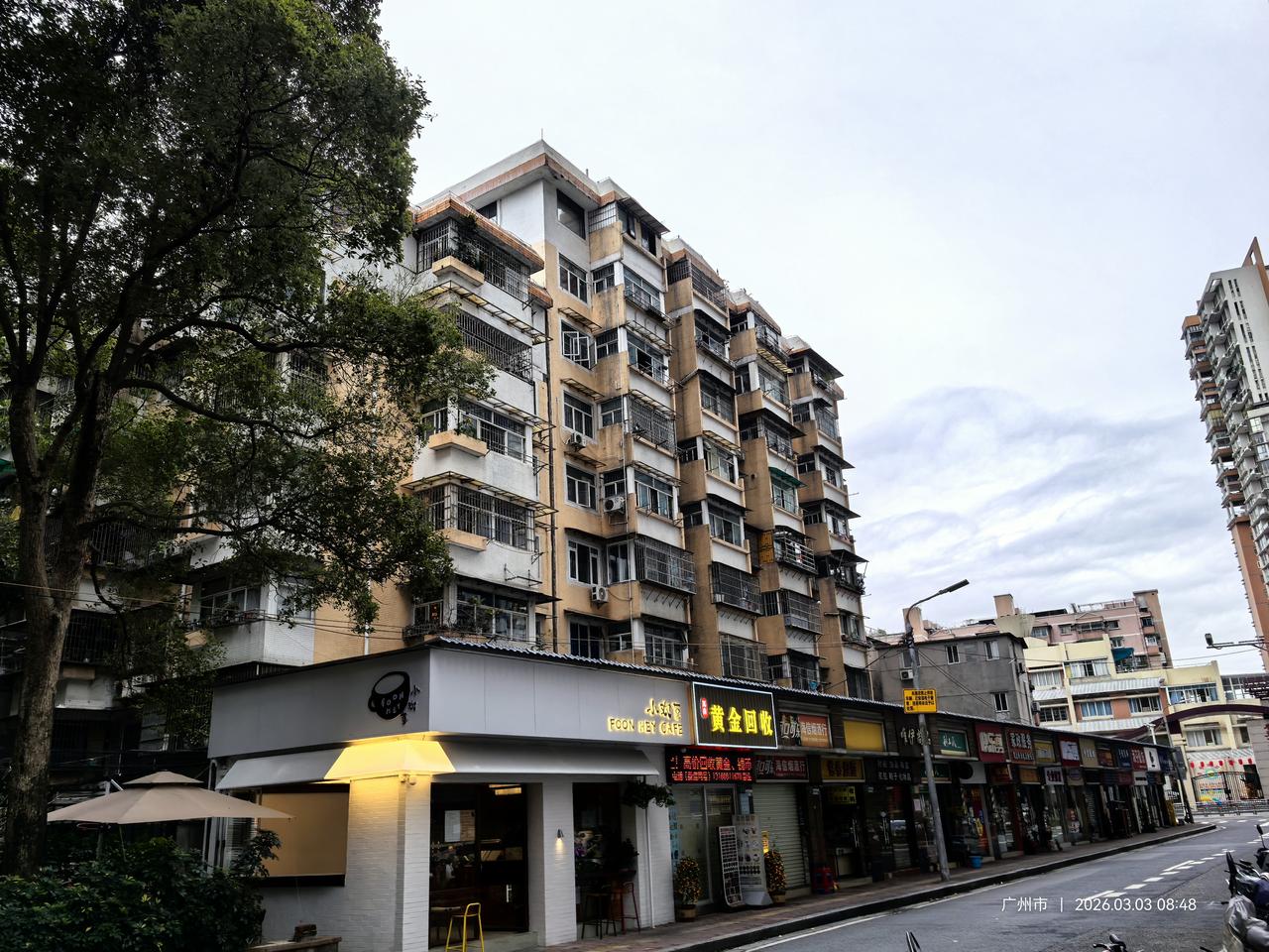 滨江东路549号大院是1991年建成的老旧小区（体委宿舍），至今35年。老旧狭窄