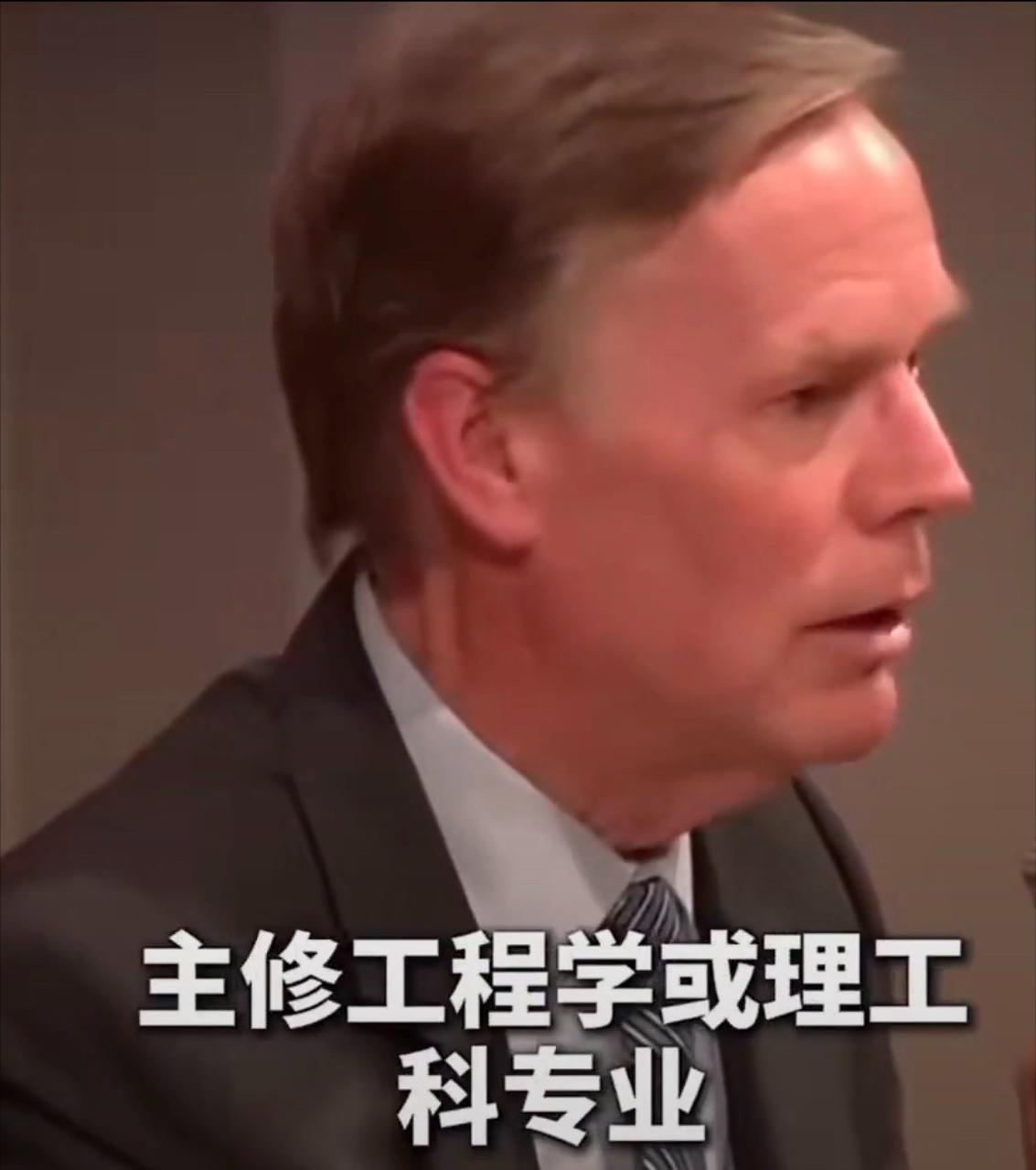 美国前驻华大使伯恩斯说：“我们都低估了中国。从北京到上海的高铁我坐过，1000多