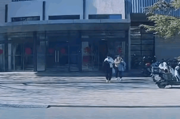 大年初二新鲜的莎莎上训了！明天(大年初三)国乒大部队就要出发新加坡，参加新加坡