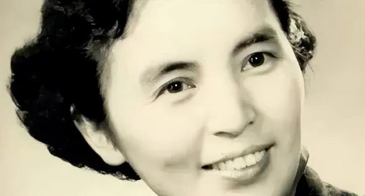 1940年，新四军战士抓住了一个女特务，一问竟然还是个国军中尉，可是女特务面对黑