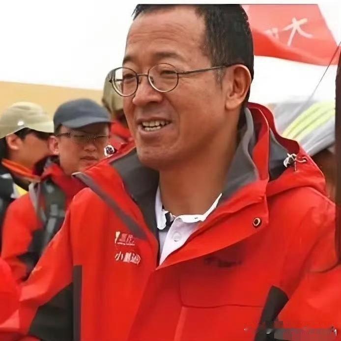 俞敏洪这个人有时候真让人看不明白你说他小气。新东方最难的时候，退学费、发工资