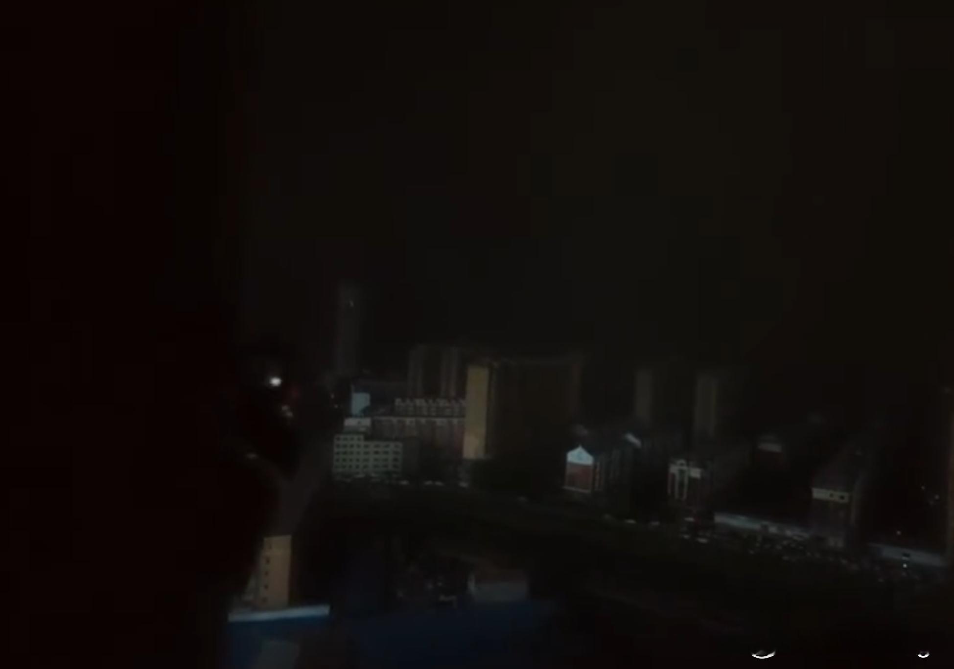 哈尔滨沙尘暴太吓人了，图一到图二不到一分钟..................