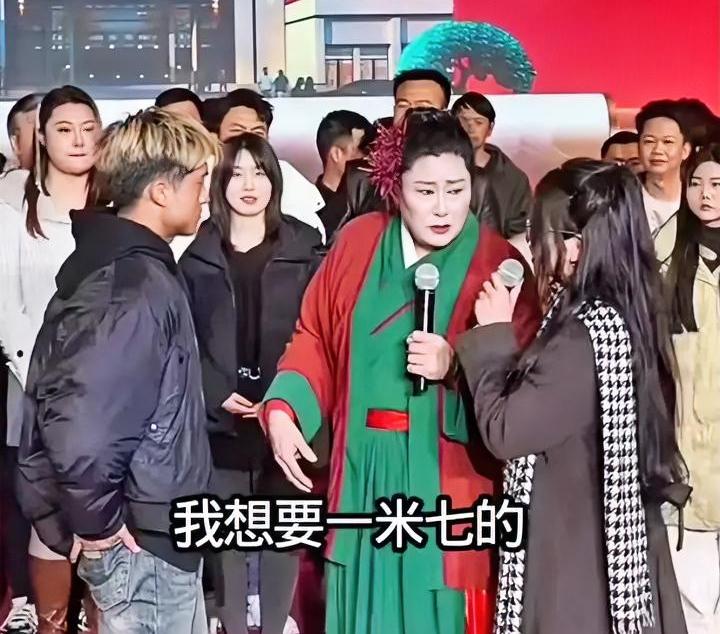 王婆相亲现场，贵州男生遭受奇耻大辱，全网都知道贵州没帅哥了，贵州文旅紧急呼吁当地