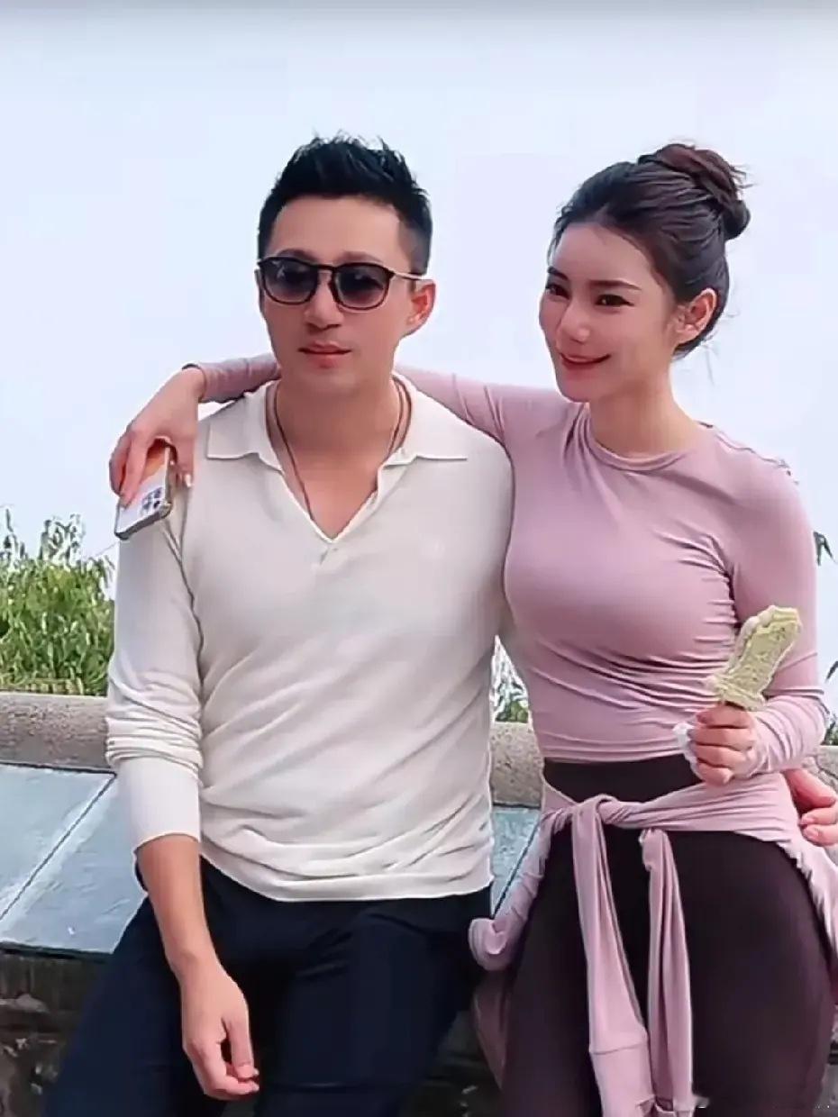 汪小菲带老婆和员工团建，马筱梅和汪小菲大口吃着玉米，松弛感满满！​​​