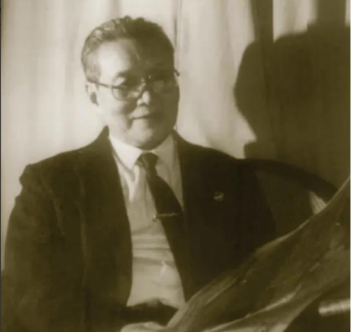 1960年，军统“头号杀手”沈醉经过多年的改造被释放出狱，他第一时间就想着回家看