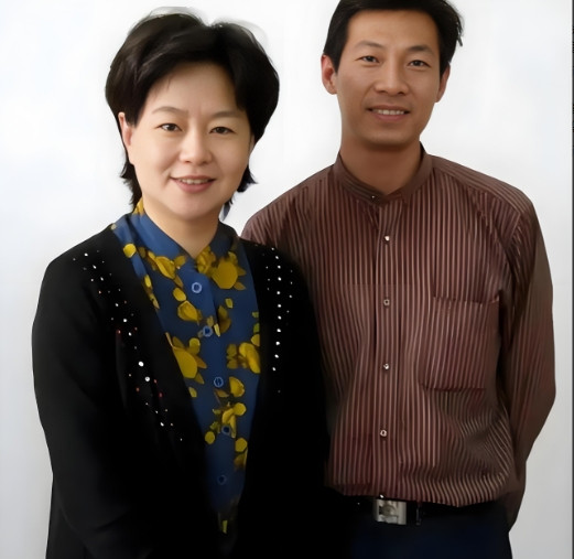 1999年，鞠萍向丈夫提出了离婚，丈夫却提出孩子和钱只能带走一样。鞠萍一听就知道