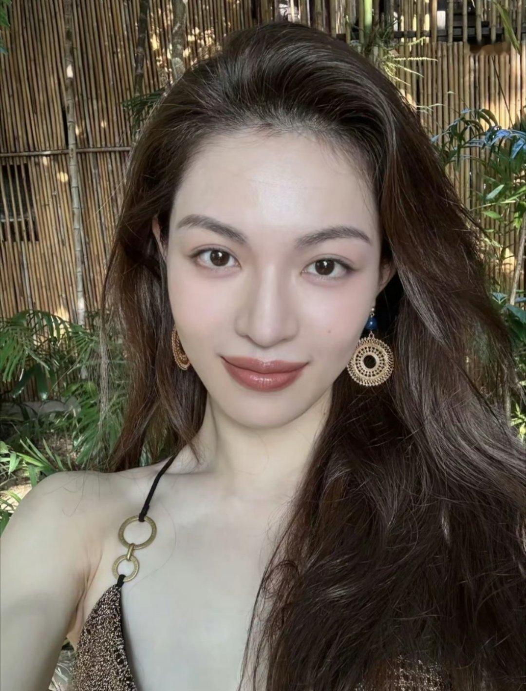钟楚曦自己化妆一年能省下来一套房钟姐的皮肤太让人羡慕了呀🤩🤩每次画的妆