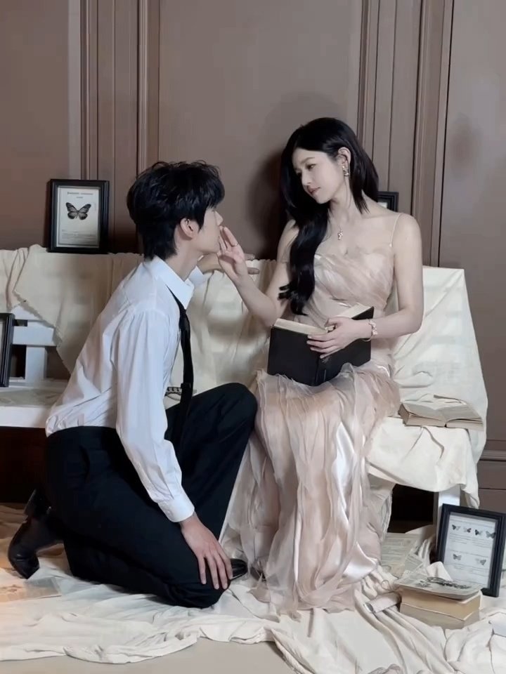 陈妍希周柯宇双人海报花絮陈妍希周柯宇双人海报live图哇这对我的眼睛很好！！娱