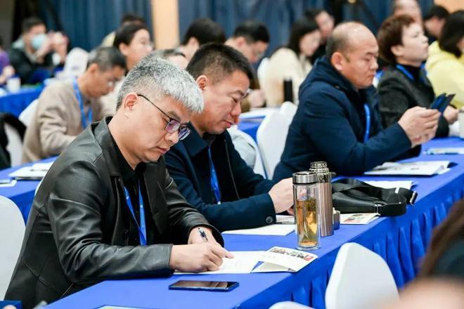 6天抓5个校长！校园腐败藏得太深了最近教育反腐真是动真格了，短短6天时间，