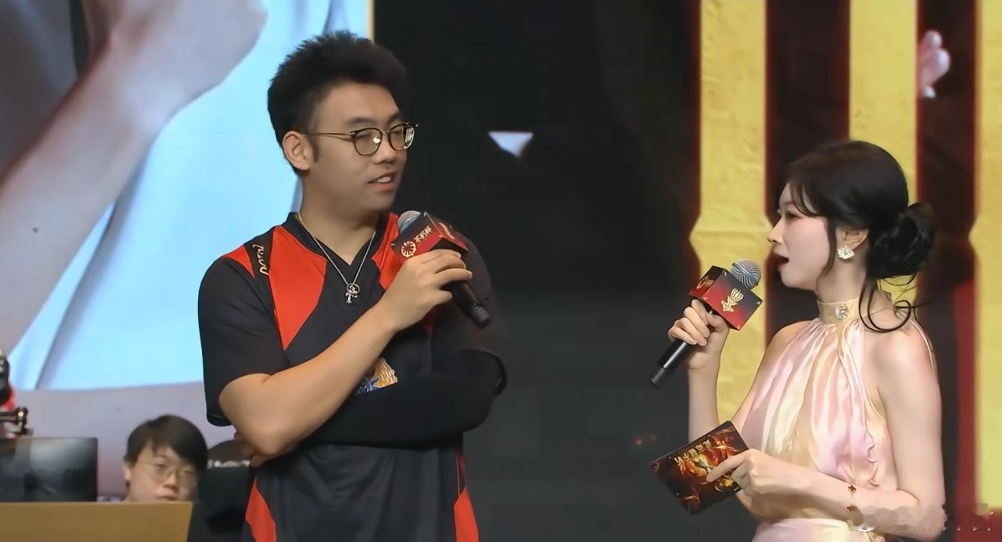 查理斯说团播那些女的，没有一个比Ams强的查理斯：我就这么跟你说吧，你们说的什