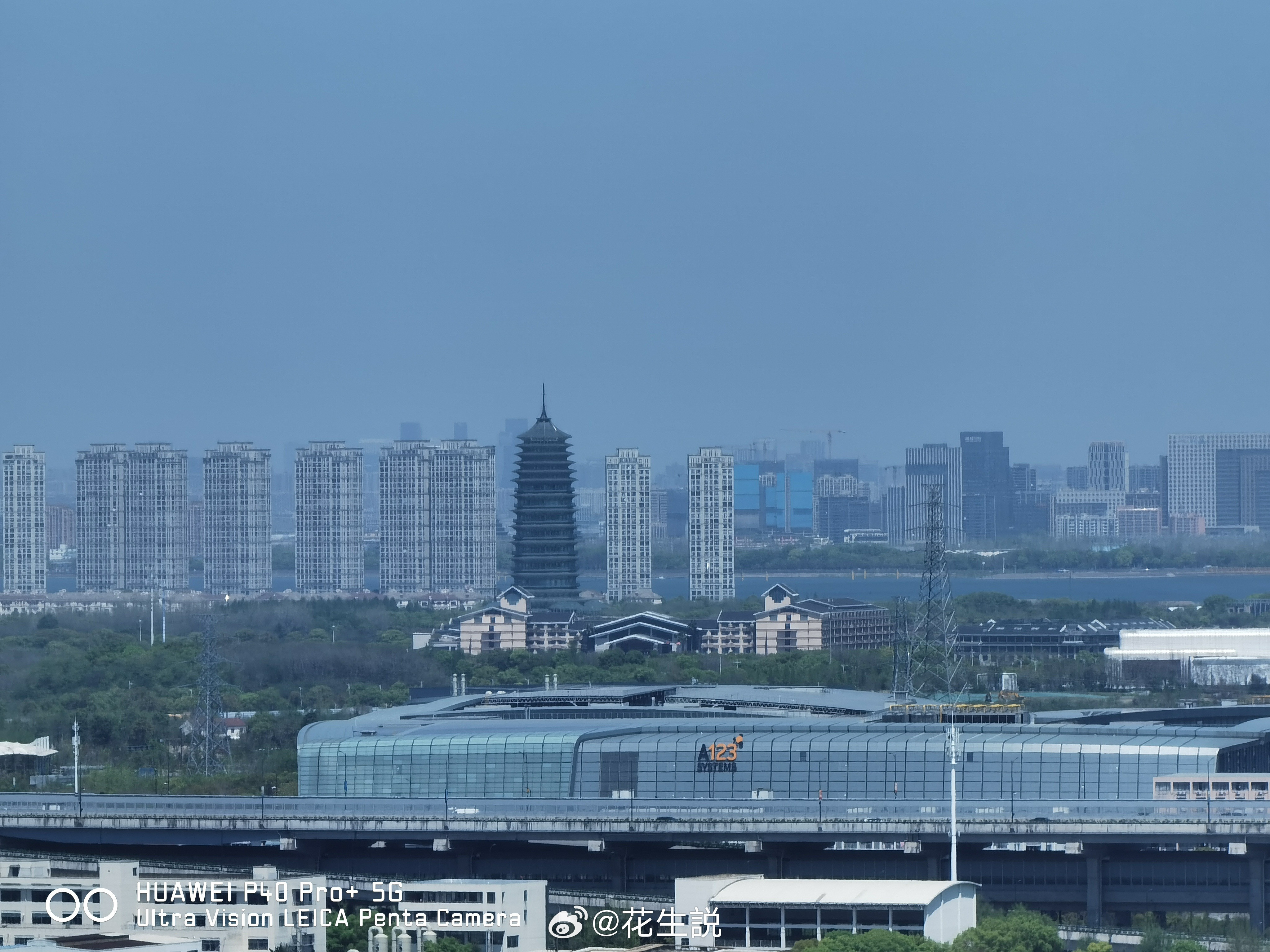 P40Pro+上的这颗10倍光变算是手机影像的里程碑式突破，即便放到今天，在光