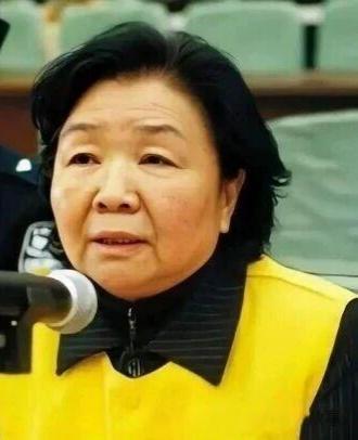 原三鹿集团董事长田文华，因牵涉2008年三鹿问题奶粉事件获刑，其服刑期间的减刑情