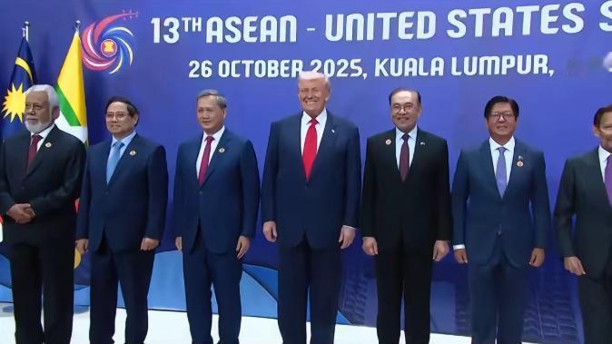 东盟峰会为什么要让美国参加?10个成员国明明是东南亚国家联盟,而美国一来就站C位