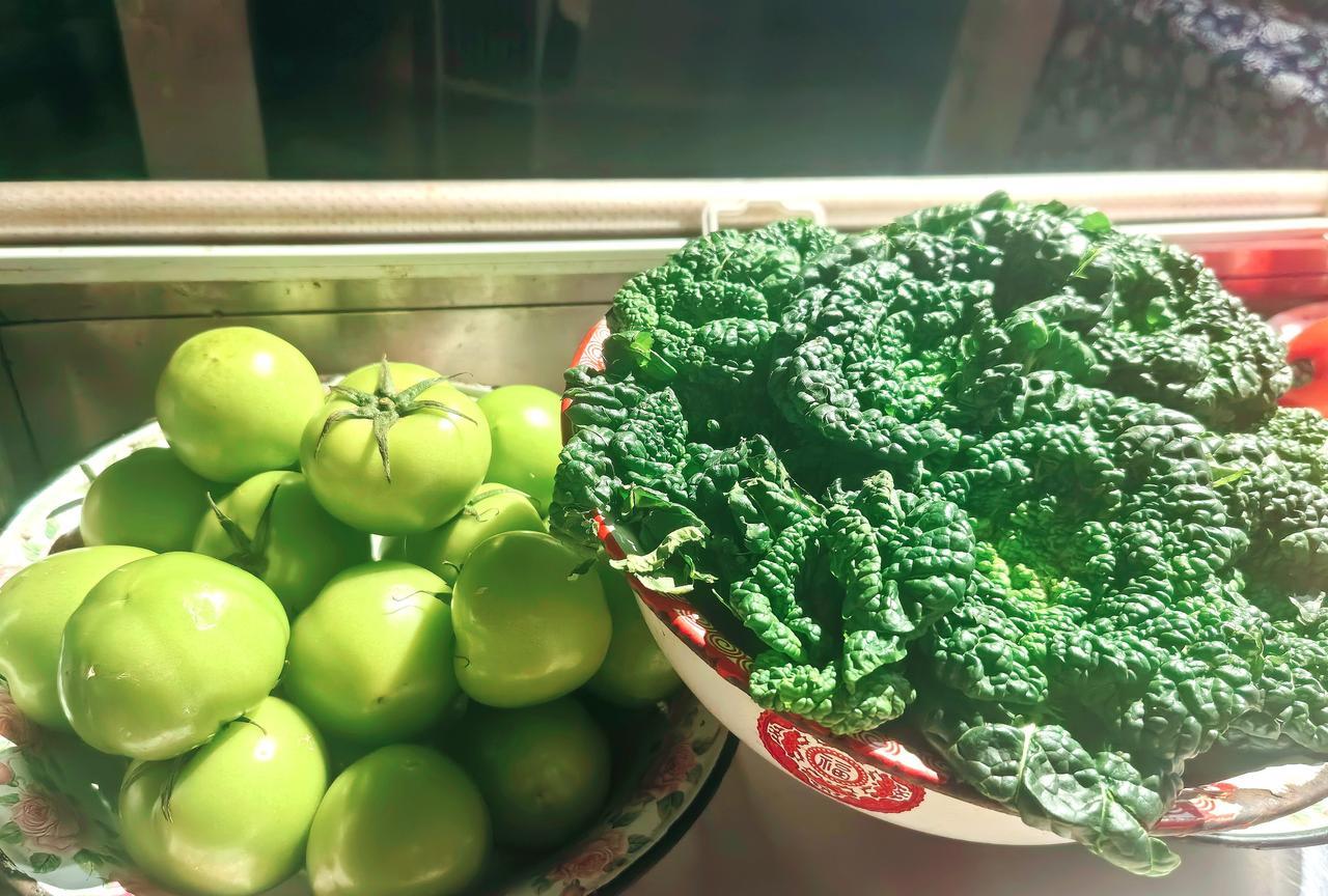 年轻的时候，我们以为自己对别人宽容、忍让、大度、退缩，别人就会善待你，迁就你，对