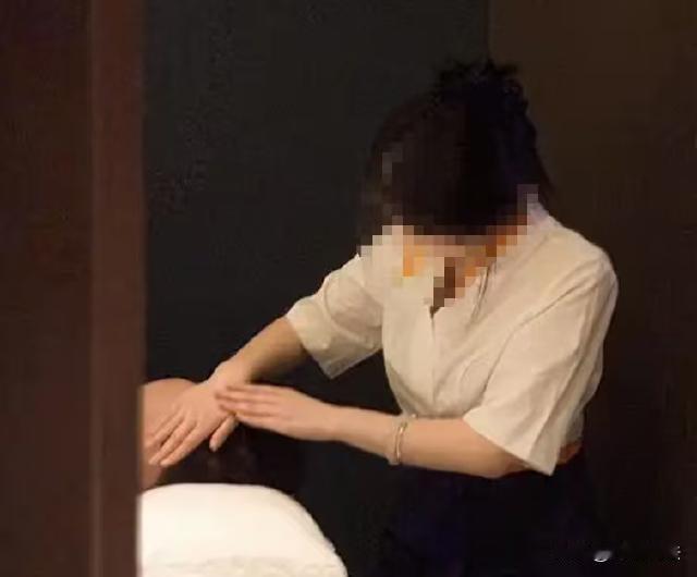 广东，一已婚老男人精力充沛就爱往足浴店跑，后来跟店内前凸后翘的女技师激情相恋了。