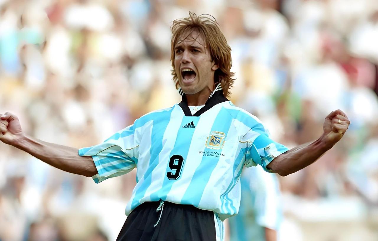 是不是吹牛逼？最近巴蒂斯图塔接受媒体采访，他说他巅峰期的时候，他比舍甫琴科、德