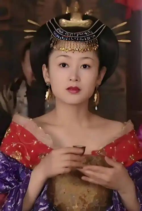 陈红——大陆第一美女陈红是一代人记忆里的中式绝色美女。从貂蝉、婵娥、太