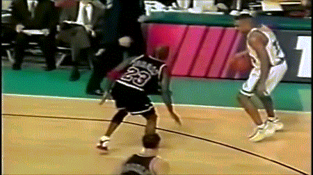 巅峰希尔差点晃倒乔丹。脚踝终结者训练营