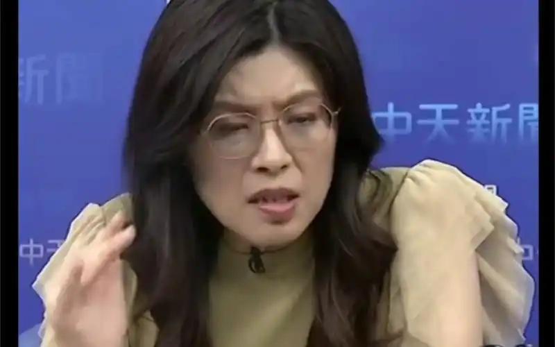 近期，馆长问郑丽文，你的两岸立场是什么？郑丽文说：2300万人民开心！14亿人民