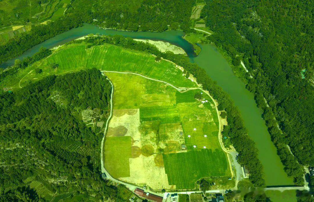 不用去新疆莲都也有阿勒泰！秋光正好，风里已带了几分清爽的凉意，是时候暂别城市，走