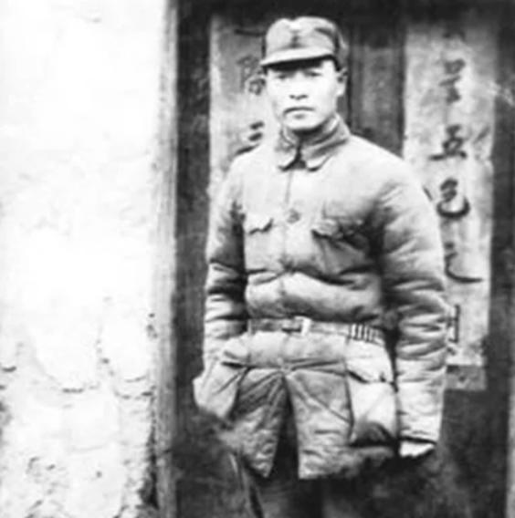 1939年，游击支队穷得只剩3块钱，为度过难关，彭雪枫忍痛卖掉了13匹战马，谁料