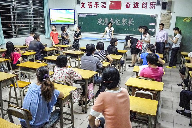 孩子上初中的时候你多少岁？我43岁时孩子上初一。后来了解到，班里还有父母是