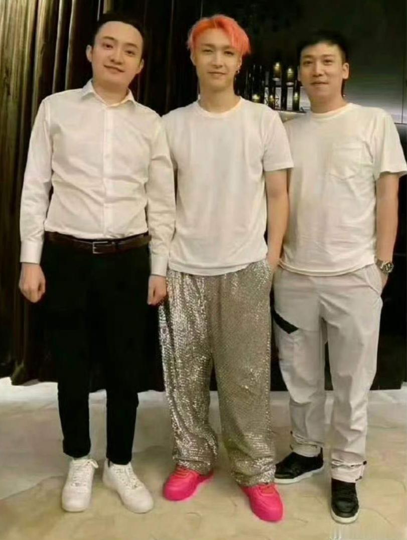 孙宇晨宣布，要直播量身高。激光测量仪，精度到毫米，还请国际专业认证机构见证。这
