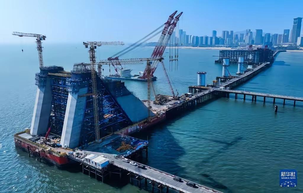 金厦大桥大陆这边正在紧张的建设当中，而台陆委会主委邱垂正表示，不同意建设。金